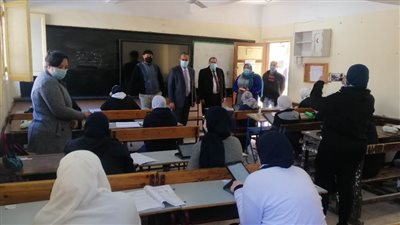 وكيل تعليم البحيرة في جولة لمتابعة امتحانات نصف العام.. (صور)