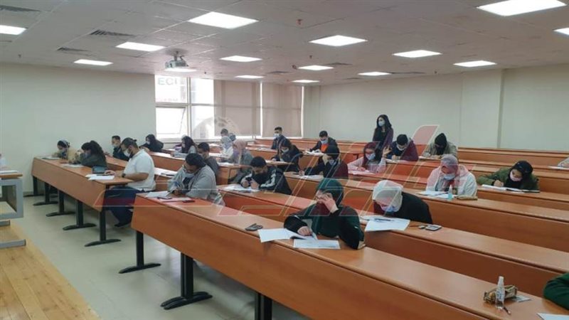 امتحانات طلاب الجامعة