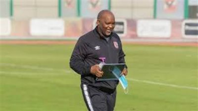 موسيماني يحاضر لاعبي الأهلي بالفيديو لشرح أخطاء لقاء طلائع الجيش في الدوري