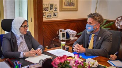 وزيرة الصحة تبحث مع 