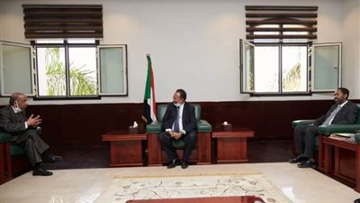 حمدوك يبحث مع مسؤول أممي خطوات خروج 