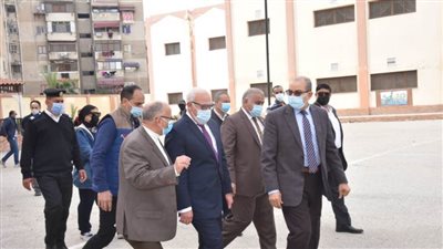 محافظ بورسعيد يتابع سير الامتحانات بمدارس التعليم الفني