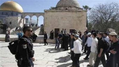 89 مستوطنًا يقتحمون باحات 