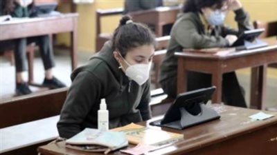 التعليم:586 ألف طالب بالصف الثاني الثانوي يؤدون اختبار مادتي 