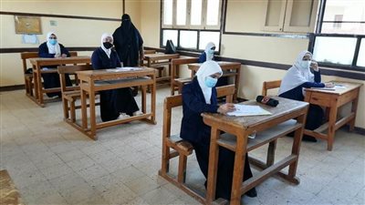 المعاهد الأزهرية يشيد بالتزام العاملين والطلاب بالإجراءات الاحترازية في رابع أيام الامتحانات