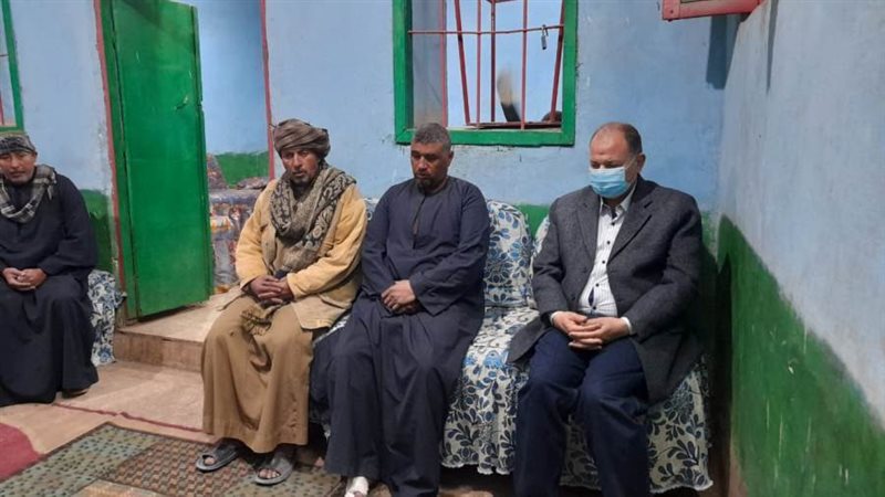 محافظ أسيوط يقدم