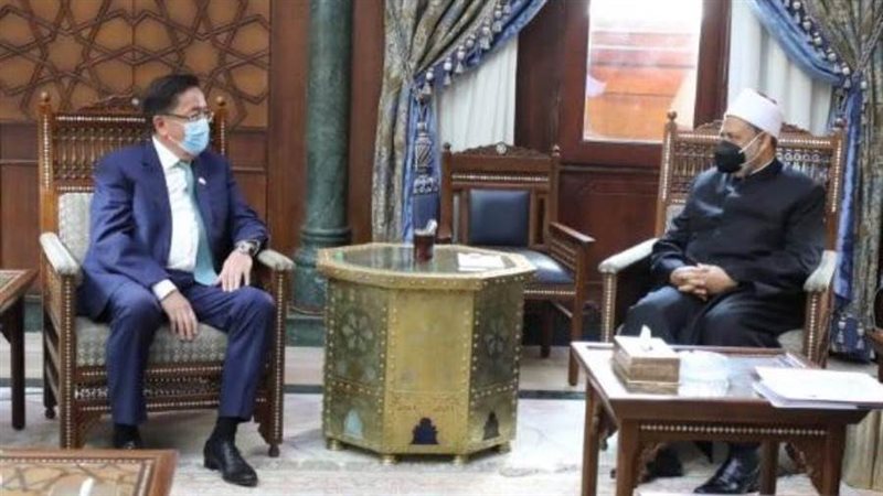 الإمام الأكبر وسفير