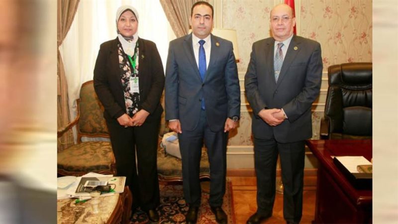 محمود حسين مع وفد