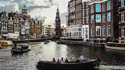 انفجار بالقرب من مركز لاختبارات فيروس 