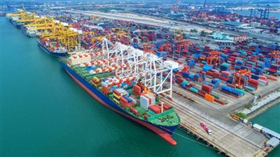 تداول 32 سفينة بموانئ بورسعيد