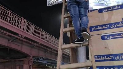  إزالة الإعلانات المخالفة والإشغالات في حملة بشوارع المنيا