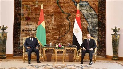 موجز الرابعة| الرئيس يستقبل رئيس غينيا بيساو..والحكومة تنفي تسريح العاملين بالجهاز الإداري