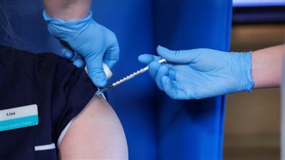 خبراء الصحة في الصين والولايات المتحدة يدعون للتعاون في التطعيم ضد كورونا