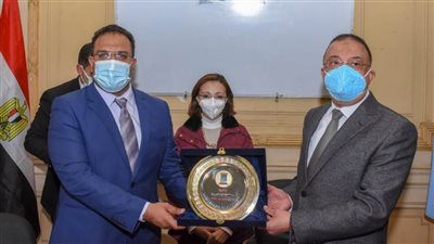 محافظ الإسكندرية يكرم جميع العاملين بمرفق الإسعاف.. ويشيد بالدور البطولي لهم خاصة في ظل جائحة كورونا