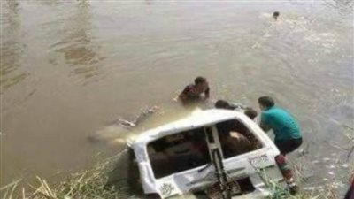 بالأسماء.. مصرع 7 أشخاص غرقًا سقطت بهم سيارة 