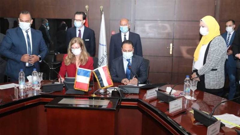 وزير النقل وسفير