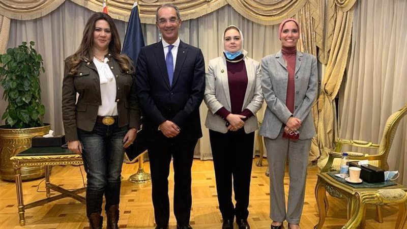 وزير الاتصالات والنائبات