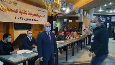 توافد أعضاء الجمعية العمومية للصحفيين للتسجيل بالحضور