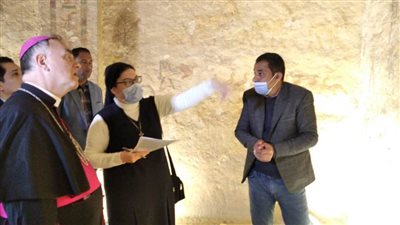 سفير الفاتيكان فى زيارة لمقابر بنى حسن بالمنيا
