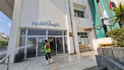 استمرار أعمال التعقيم والتطهير استعدادا لاستكمال الامتحانات بجامعة دمنهور