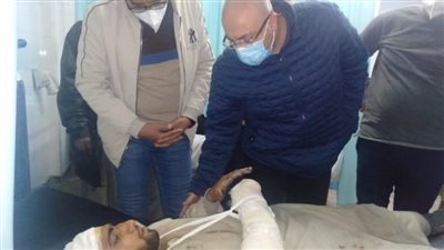 محافظ بنى سويف  يطمئن على حالة مصابي حادث الصحراوي الشرقي 
