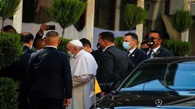 بابا الفاتيكان يصل إلى منزل المرجع الشيعي علي السيستاني في مدينة النجف