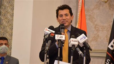 وزير الرياضة يطمئن على بعثة الزمالك بتونس.. ويحضر مباراة الأهلي وفيتا كلوب