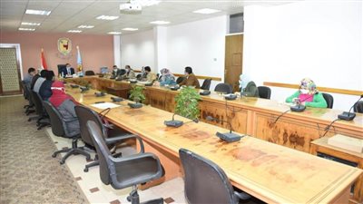 مجلس إدارة المدن الجامعية بسوهاج يناقش خطة تطوير الخدمات الطلابية