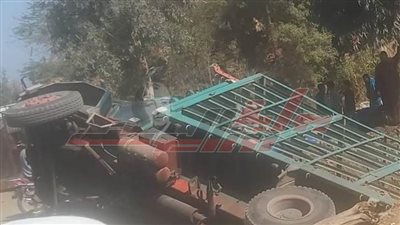 انقلاب سيارة أسطوانات غاز بطريق ”شما- أشمون“