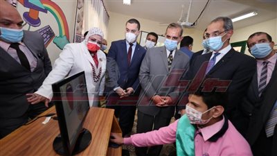 محافظ كفر الشيخ ووزير الاتصالات يفتتحان ويتفقدان عددا من المشروعات