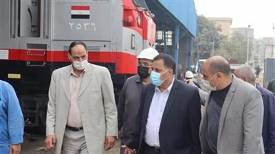 رئيس هيئة السكة الحديد يتفقد الأعمال بورش الفرز بالقاهرة