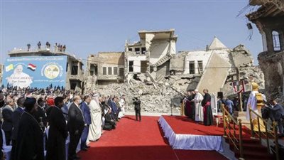 بابا الفاتيكان يصلي بـ