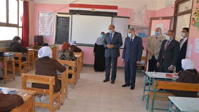 محافظ المنيا يتفقد عددا من لجان اختبارات الشهادة الإعدادية المجمع