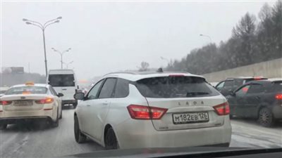 روسيا : حادثا سير بمشاركة 17 سيارة في موسكو