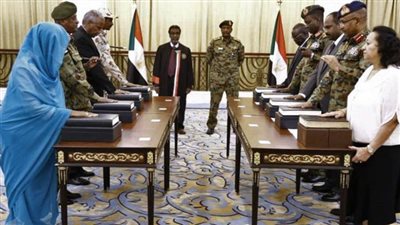 الأعضاء الجدد في مجلس السيادة السوداني يؤدون اليمين الدستورية