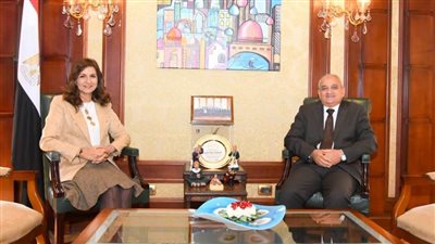 وزيرة الهجرة: لجنة المساعدات الإنسانية بالكويت مثال يحتذى به في الدعم والمساعدة