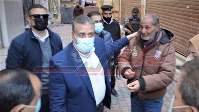 إعانة مالية وفحوصات طبية لمسن استغاث بمحافظ المنوفية