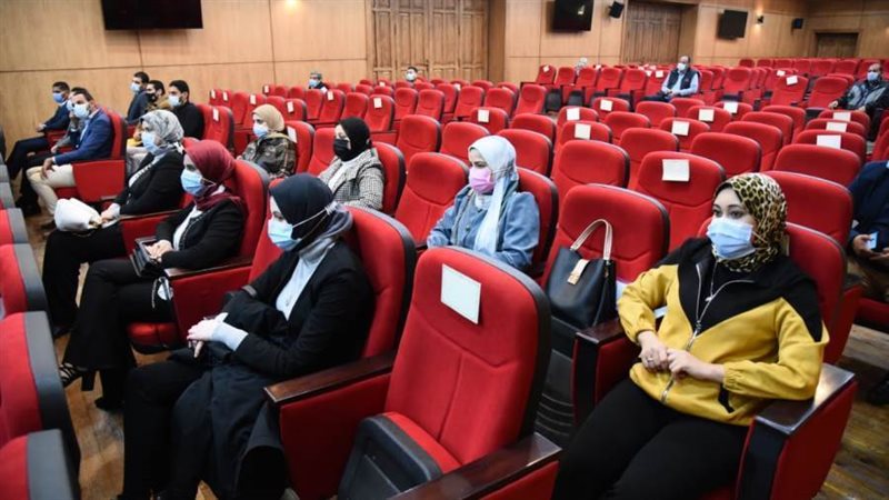 محافظ بورسعيد خلال