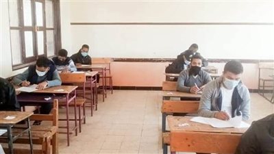 اليوم.. طلاب الثاني الثانوي يؤدون امتحانات اللغة الأجنبية الأولى والكيمياء