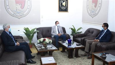 مجلس الوزراء وجامعة سوهاج يبحثان الموقف التنفيذي لمشروعات المقر الجديد
