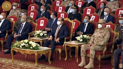  الرئيس السيسي يبدي تأثره الشديد خلال عرض فيلم تسجيلي عن شهداء الوطن