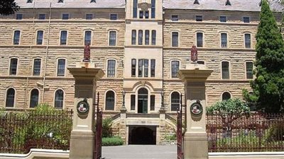   الاعتراف المر.. النجم الأشهر يعترف: تعرضت للاغتصاب عشرات المرات وعمري 11عاماً