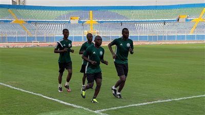 طاقم حكام بيراميدز ونكانا يؤدي تدريباته بالدفاع الجوي 