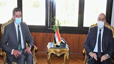 وزير الطيران المدني يبحث مع رئيس هيئة الاستثمار عددا من المشروعات المشتركة