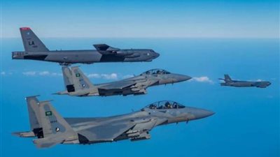 مناورات مشتركة بين المقاتلات السعودية والقاذفتين الأمريكيتين بي-52