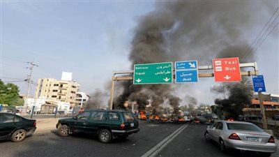 حزب القوات اللبنانية: لا علاقة تنظيمية لنا بوقائع إغلاق الطرق الاحتجاجية