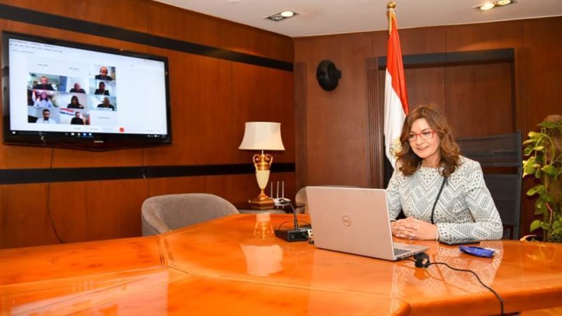 السفيرة نبيلة مكرم