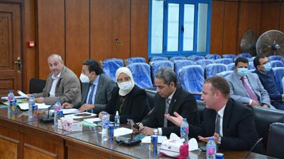 محافظ المنيا يوجه بتشكيل لجنة لفحص حالات تكافل وكرامة خلال لقائه مع نواب البرلمان