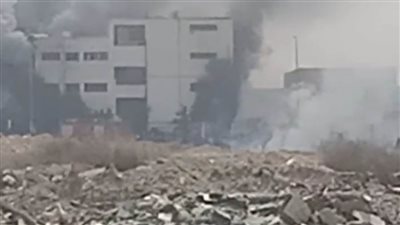 الدفع بـ11 سيارة إطفاء للسيطرة على حريق بالعبور