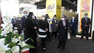قرينة رئيس الجمهورية تشيد بالمنتجات المعروضة في معرض 